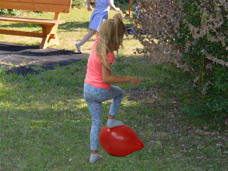 Geburtstags Spiel Luftballons zerplatzen